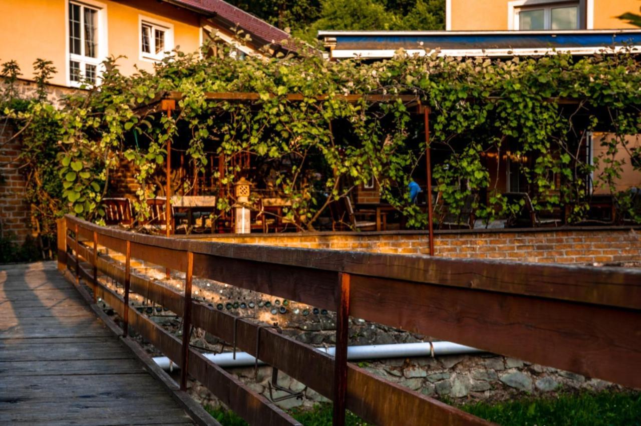 Nasice Restoran I Prenociste Egghus酒店 外观 照片